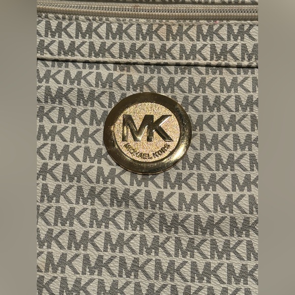 MICHAEL KORS SIDE CROSSBODY BAG MONOGRAM PRINT WITH GOLD TONE HARDWARE MINT COND - Picture 2 of 8